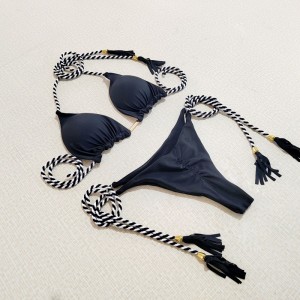 Sexet to - Stykke bikini til varme piger. Trekantstil, dobbelt - Sidet farve - Blokering. Strand bikini badedragt, tre - Punktstil 8826 Pris:$79.99